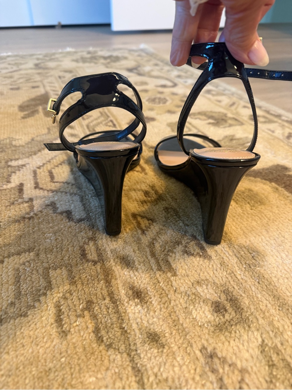 NWT Black Patent Leather Wedge Sandals with Ankle Strap - size 11 - Picture 3 of 4